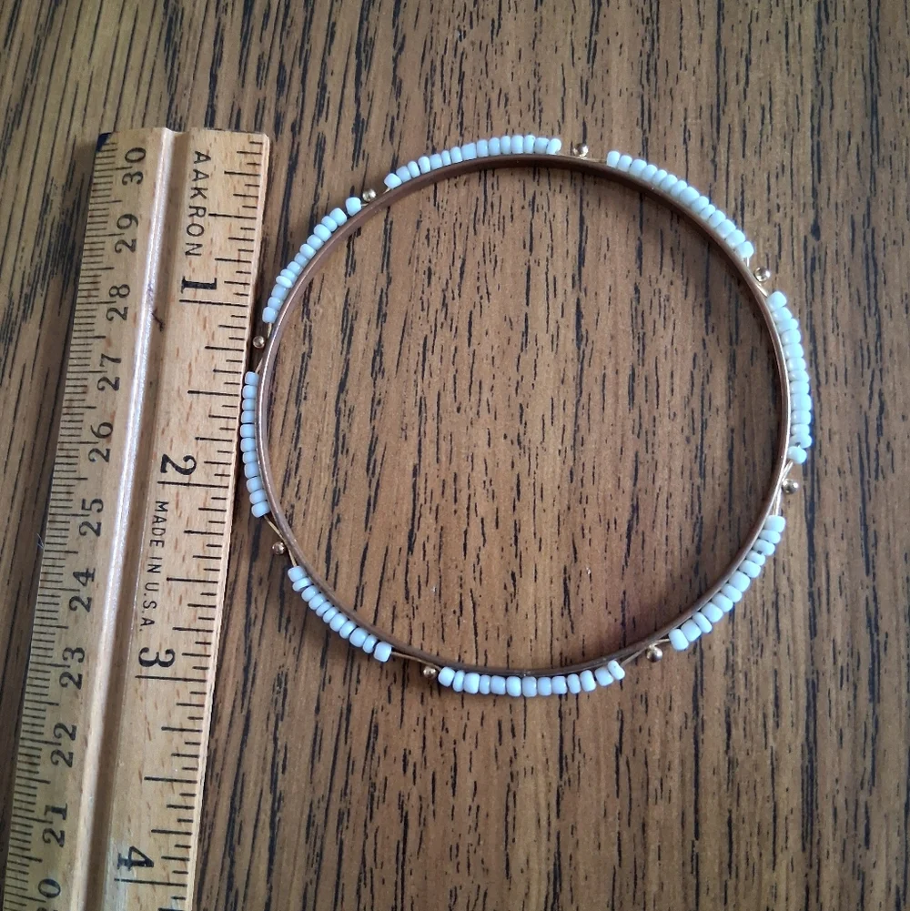 Cute Boho White Beaded Bangle Bracelet NWOT - Picture 4 of 5